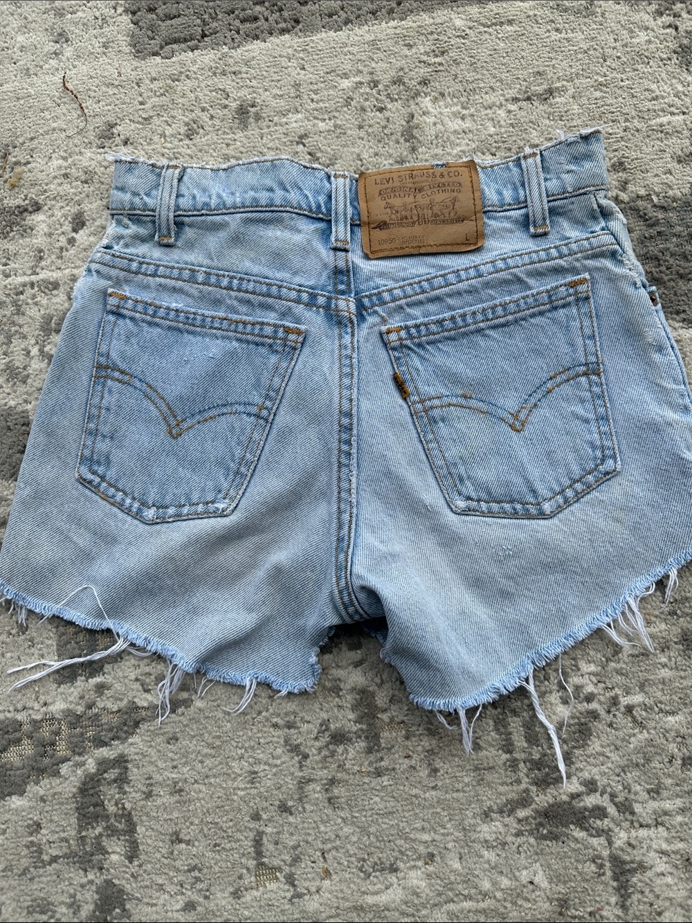 VINTAGE Levi’s 90’s Yellow Tab 950 Cut-off short